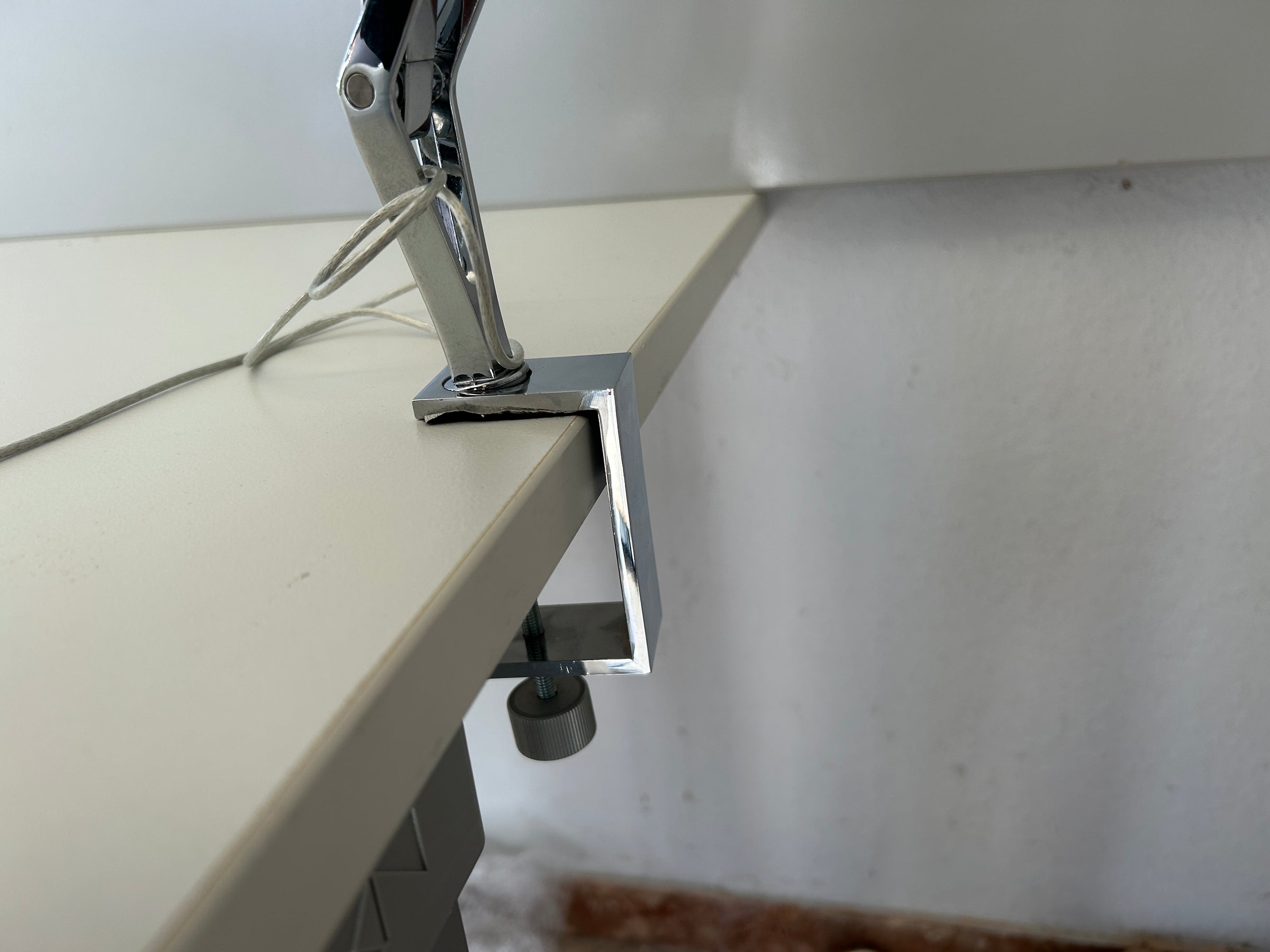 Flos Kelvin LED Lampe mit Klemme Büroleuchte Schreibtischleuchte